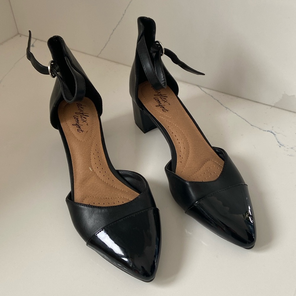 Dexflex Comfort Strappy Chunky Heeled Shoes NWOT